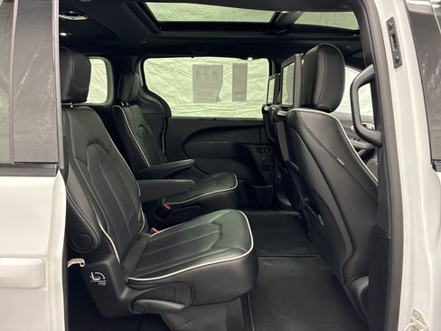 Used 2024 Chrysler Pacifica Limited w/ Uconnect Theater Family Group AWD/4WD image 12