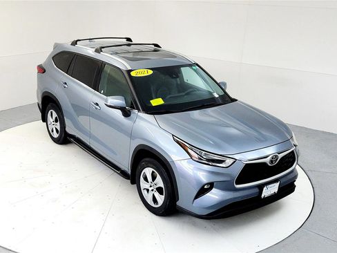 Certified 2021 Toyota Highlander XLE image 13