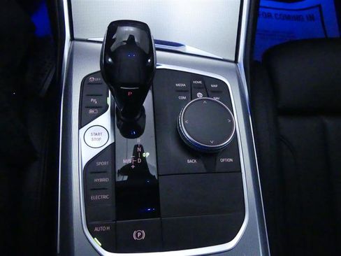 Used 2021 BMW 330e xDrive w/ Convenience Package image 18