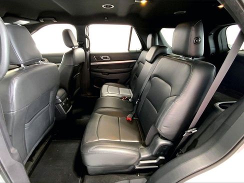 Used 2019 Ford Explorer XLT w/ Equipment Group 202A image 24