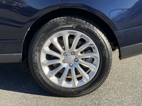 Used 2020 Land Rover Range Rover HSE image 14