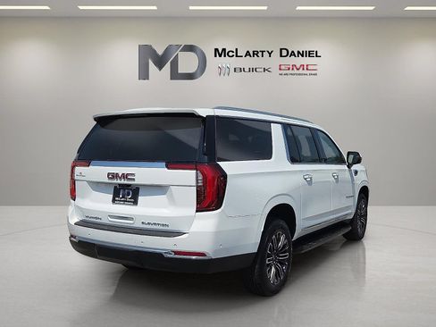 Used 2026 GMC Yukon XL Elevation w/ Elevation Premium Package AWD/4WD image 14