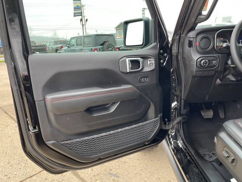 New 2026 Jeep Gladiator Rubicon w/ Steel Power Dome Hood Package AWD/4WD image 11