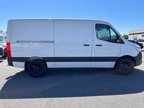 Used 2025 Mercedes-Benz Sprinter 2500 image 3