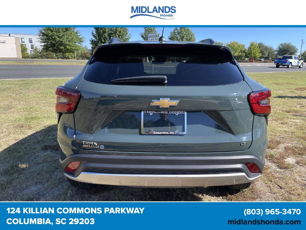 Used 2025 Chevrolet Trax LT FWD image 6