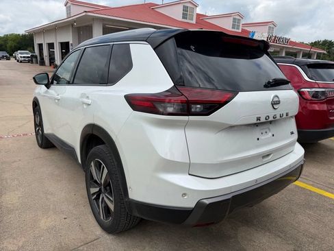 Used 2024 Nissan Rogue SL FWD image 2