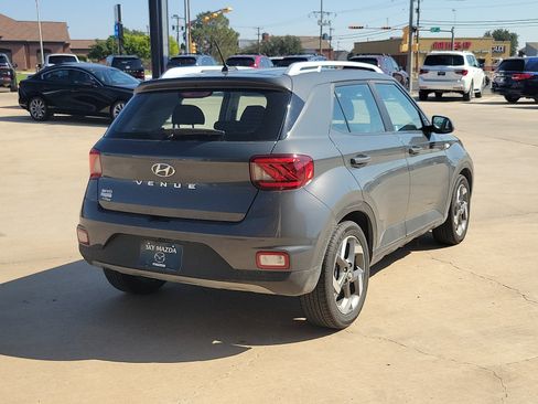 Used 2025 Hyundai Venue SEL FWD image 7