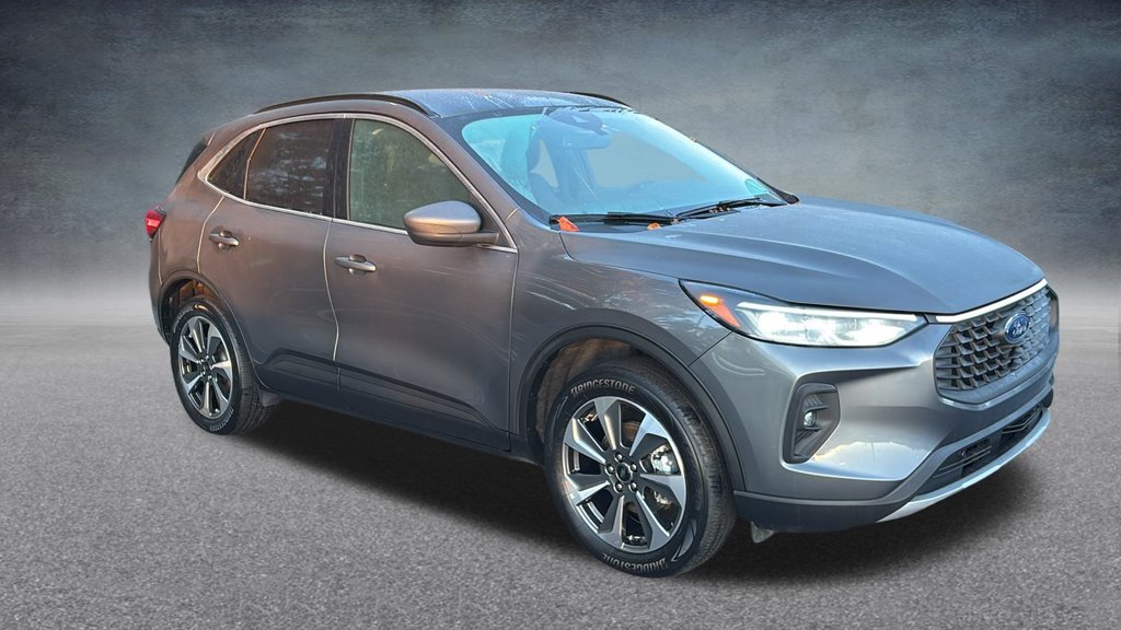 Used 2025 Ford Escape Platinum AWD/4WD image 2