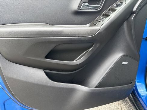 Used 2015 Chevrolet Trax LT w/ LT Sun and Sound Package image 12