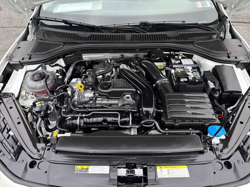 Certified 2025 Volkswagen Jetta SE w/ Sunroof Package image 20