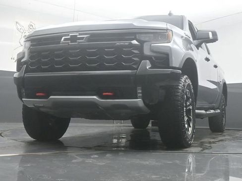 Used 2023 Chevrolet Silverado 1500 ZR2 w/ Technology Package AWD/4WD image 4