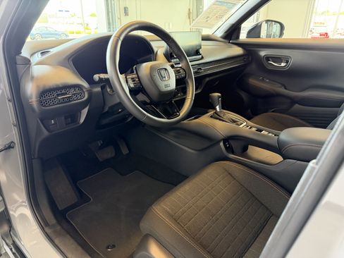 Used 2025 Honda HR-V Sport image 7
