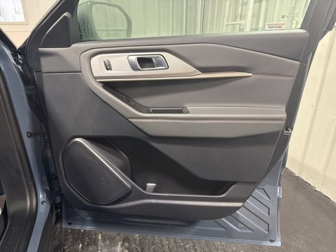 Used 2026 Ford Explorer Active AWD/4WD image 9