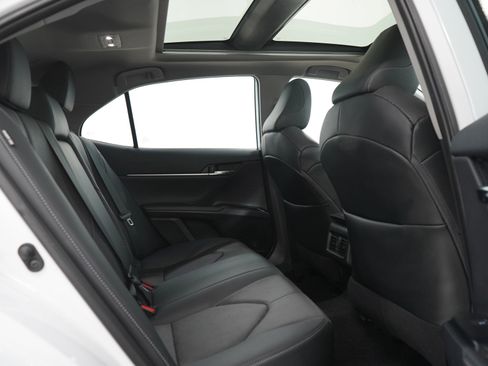 Used 2020 Toyota Camry XSE FWD image 12