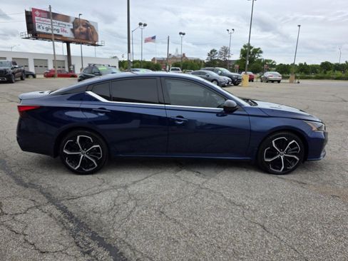 Used 2023 Nissan Altima 2.5 SR FWD image 4