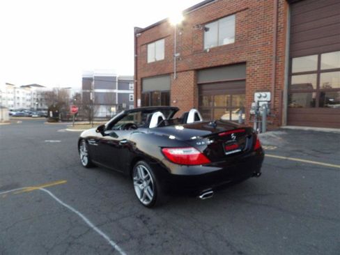 Used 2016 Mercedes-Benz SLK 300 image 35
