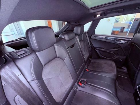 Used 2019 Porsche Macan AWD/4WD image 12