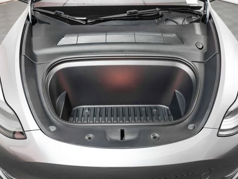 Used 2024 Tesla Model Y Performance image 4