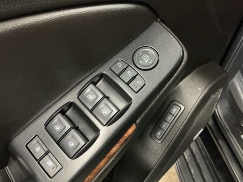 Used 2019 Chevrolet Suburban Premier image 24