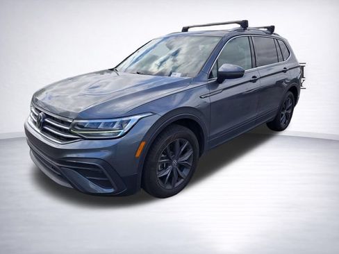 Used 2023 Volkswagen Tiguan SE w/ Panoramic Sunroof Package AWD/4WD image 3
