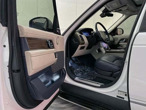 Used 2019 Land Rover Range Rover HSE image 16