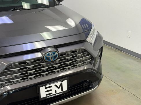 Used 2020 Toyota RAV4 XSE AWD/4WD image 4