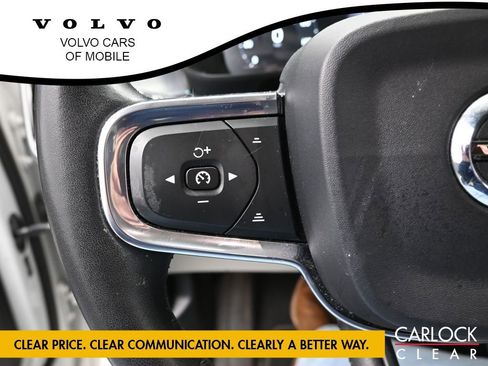 Used 2019 Volvo XC40 T4 Momentum image 15