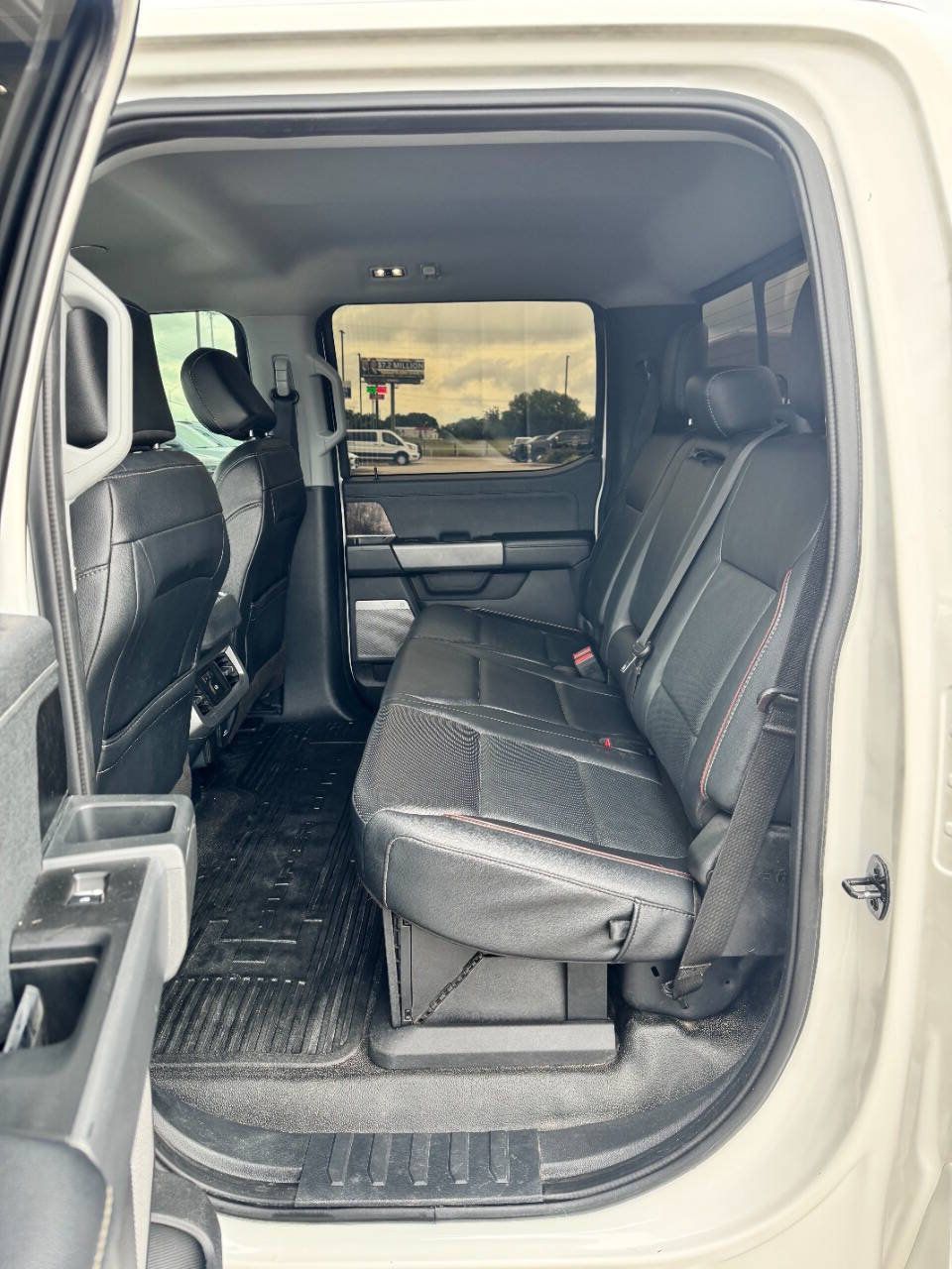 Used 2023 Ford F350 Lariat w/ Lariat Ultimate Package AWD/4WD image 10