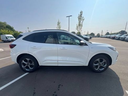 Used 2024 Ford Escape ST-Line w/ Tech Pack #1 AWD/4WD image 4