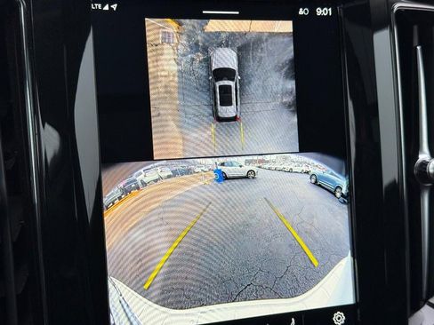 Certified 2024 Volvo XC60 B5 Plus w/ Protection Package Premier image 21