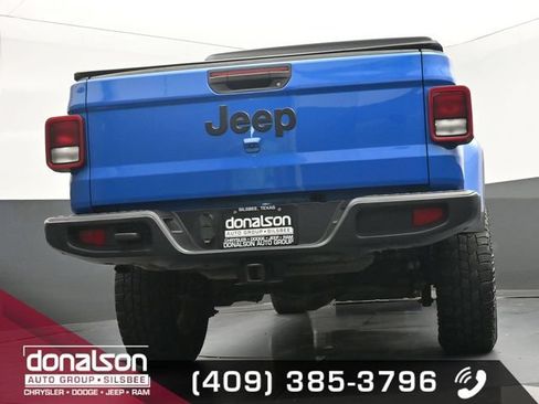 Used 2023 Jeep Gladiator Sport AWD/4WD image 18