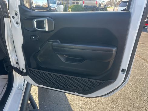 Used 2022 Jeep Gladiator Rubicon image 12