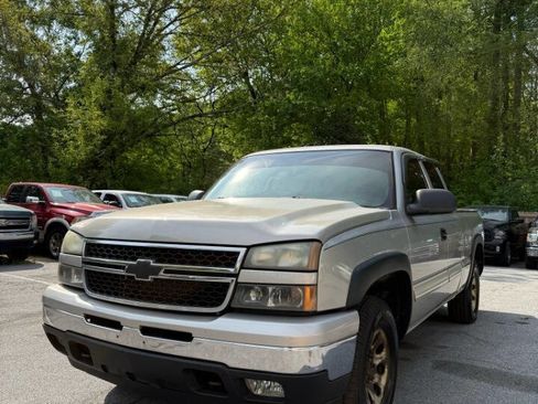 Used 2006 Chevrolet Silverado 1500 LT image 2