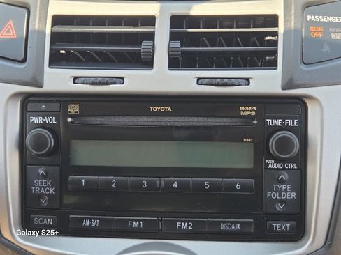 Used 2009 Toyota Yaris S FWD image 18