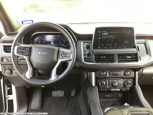 Used 2024 Chevrolet Suburban Z71 w/ Luxury Package image 12