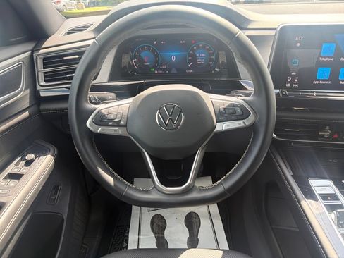 Used 2025 Volkswagen Atlas Cross Sport SE FWD image 14