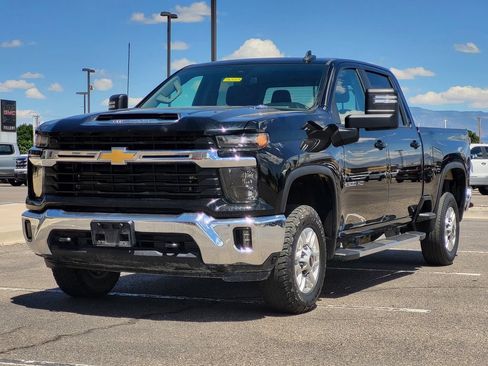 Used 2025 Chevrolet Silverado 2500 LT w/ Convenience Package AWD/4WD image 4