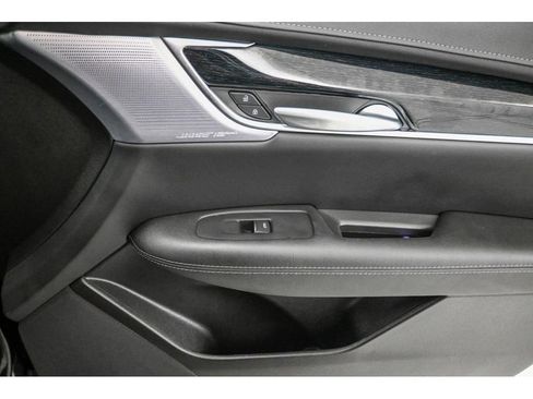 Certified 2025 Cadillac XT5 Premium Luxury image 17