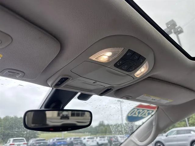 Used 2020 Chrysler Pacifica Limited FWD image 12