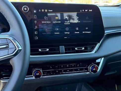 New 2026 Chevrolet Equinox LT w/ Convenience Package II FWD image 11