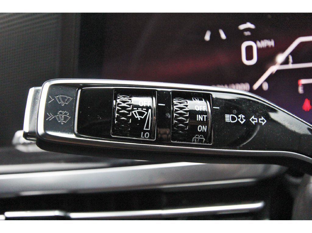 Used 2025 Cadillac Escalade ESV Sport AWD/4WD image 18