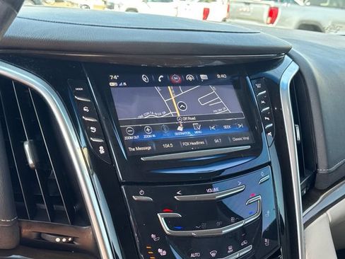 Used 2020 Cadillac Escalade ESV Premium Luxury RWD image 25