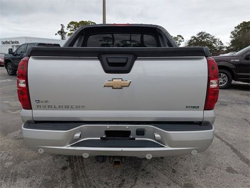 Used 2010 Chevrolet Avalanche LT image 4