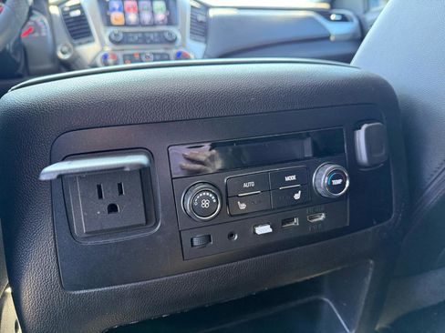 Used 2018 Chevrolet Suburban Premier image 9