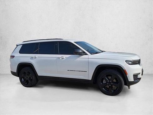 Used 2023 Jeep Grand Cherokee L Limited w/ Luxury Tech Group II RWD image 4