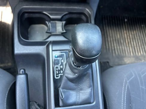 Used 2018 Toyota Tacoma TRD Off-Road w/ Technology Package AWD/4WD image 26
