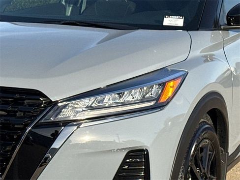 Used 2024 Nissan Kicks SR image 6