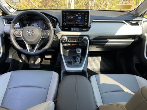 Used 2019 Toyota RAV4 XLE Premium w/ Cold Weather Package AWD/4WD image 13