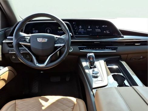 Used 2023 Cadillac Escalade Premium Luxury w/ LPO, Illumination Package AWD/4WD image 7