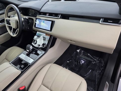 Used 2021 Land Rover Range Rover Velar R-Dynamic S image 29